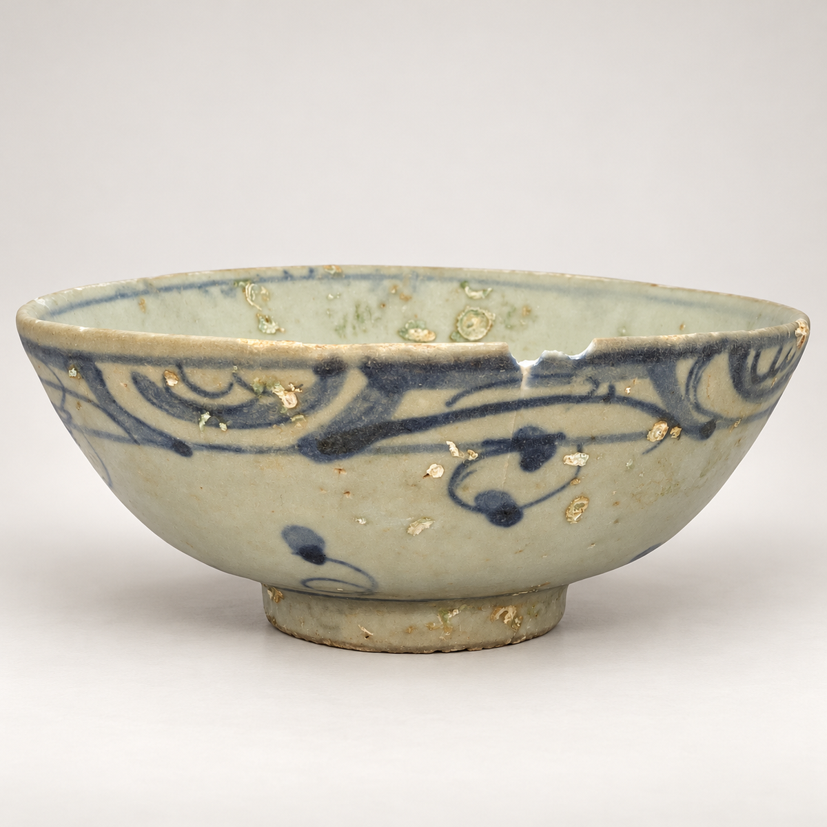 Shipwreck Nguyễn Dynasty Blue-and-White Porcelain Bowl with Floral Motif — ca. Early 19th Century