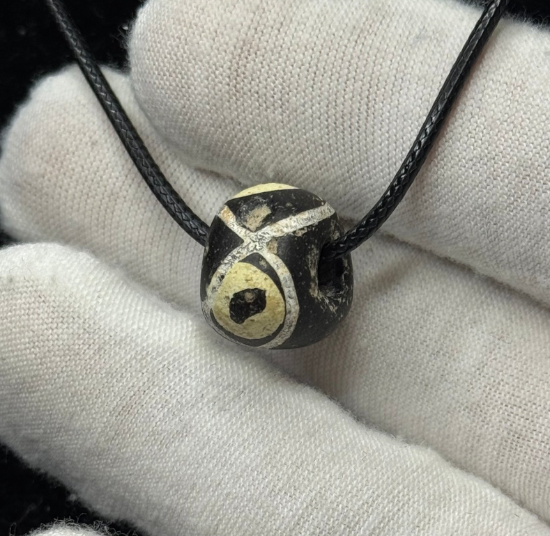 Ancient Roman Glass RARE Ancient Roman Glass "Eye Bead" – 1st–4th Century AD