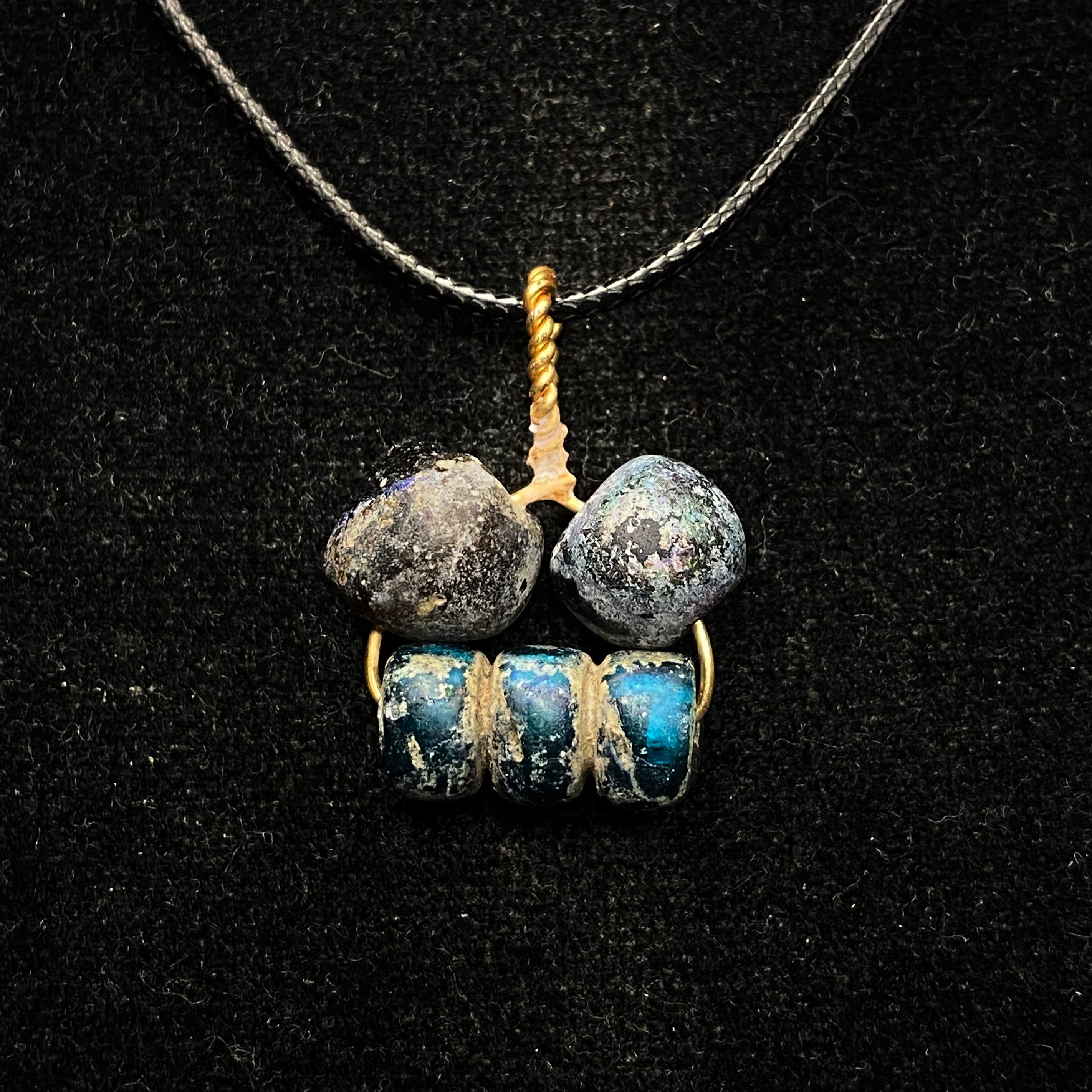 Ancient Roman Iridescent Glass Bead Pendant Necklace – Circa 1st–4th Century AD
