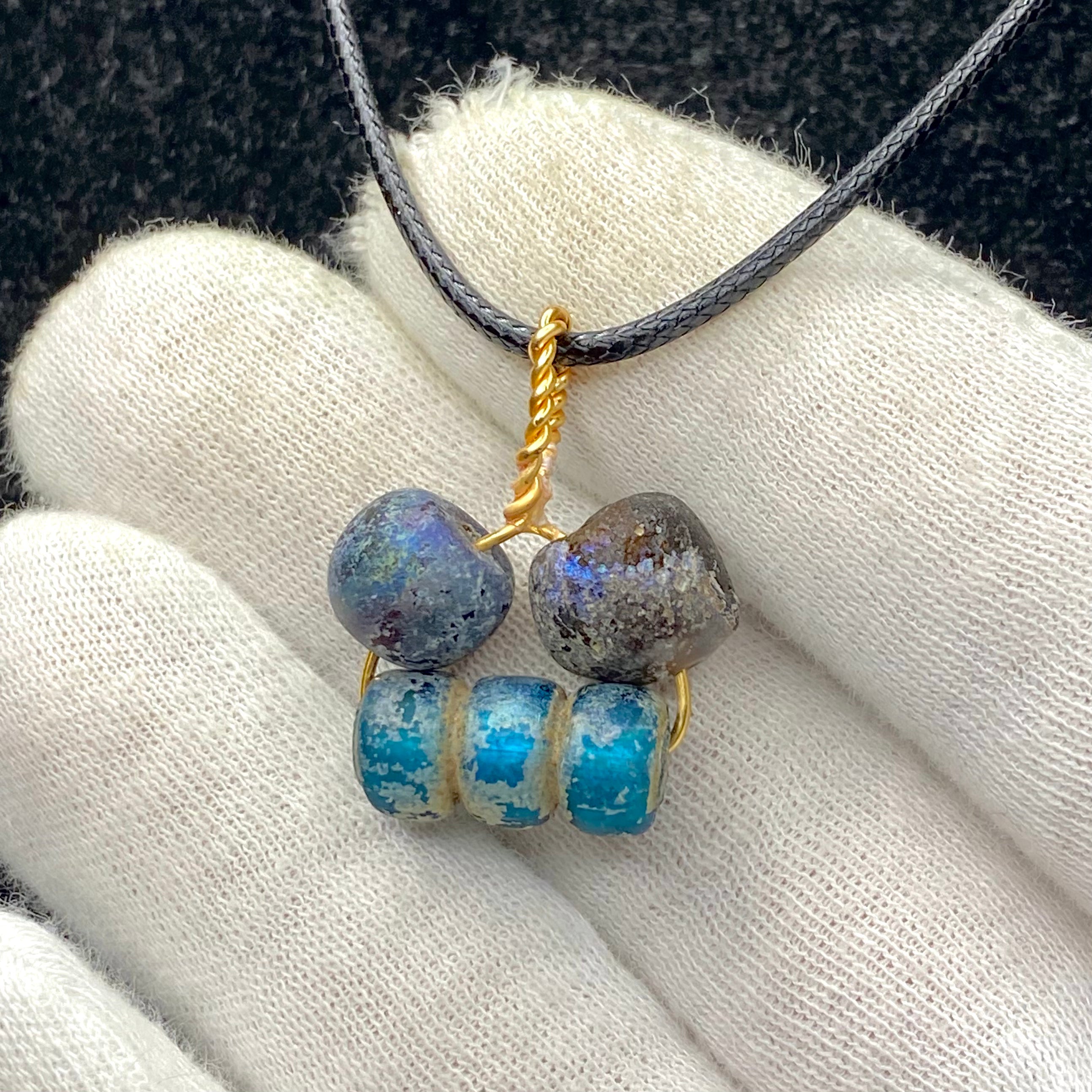 Ancient Roman Iridescent Glass Bead Pendant Necklace – Circa 1st–4th Century AD