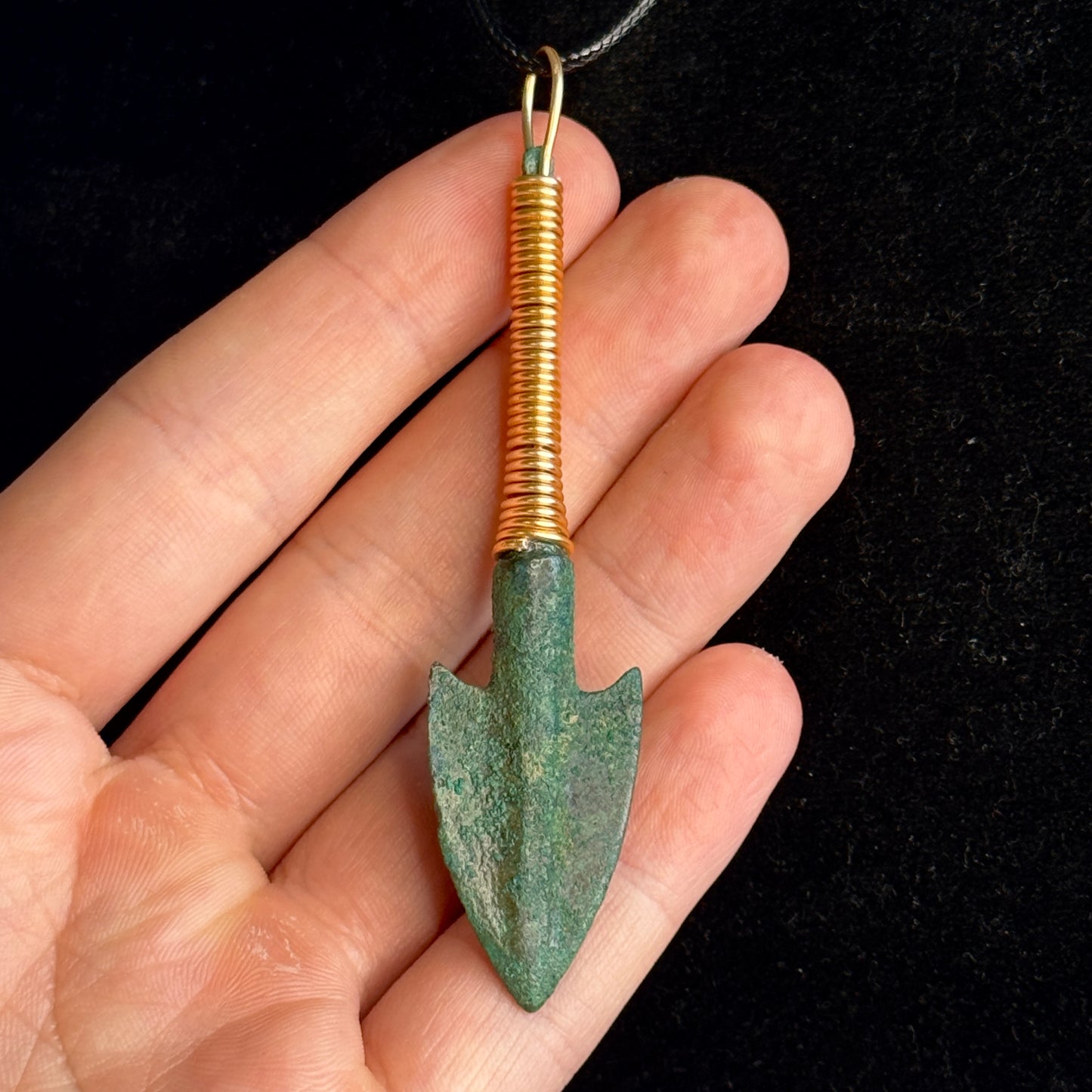 Ancient Bronze Arrowhead Pendant – Near Eastern (Assyrian / Phoenician), ca. 1000–600 BC