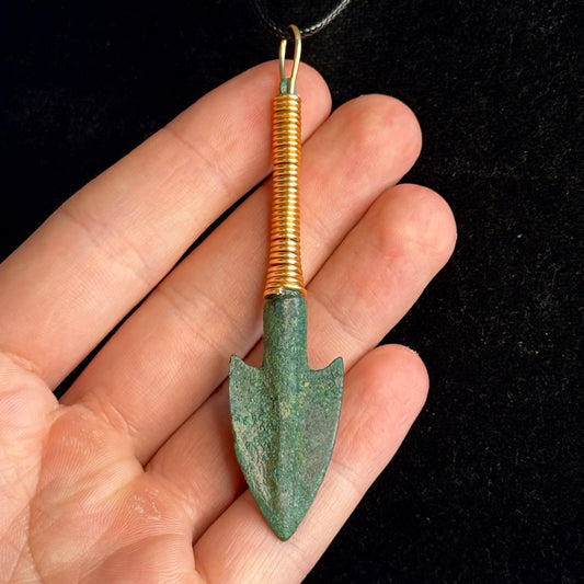 Ancient Bronze Arrowhead Pendant – Near Eastern (Assyrian / Phoenician), ca. 1000–600 BC
